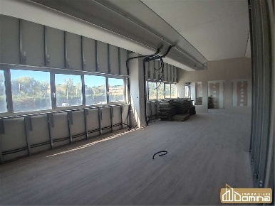 Foto Magazzino in Via Fermi, Osimo di 220 m² con 3 locali in affitto