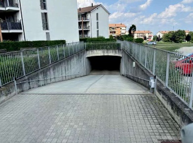 Foto Box in Via Pompeo Colajanni, Chieri Semicentro di 23 m² con 1 locali