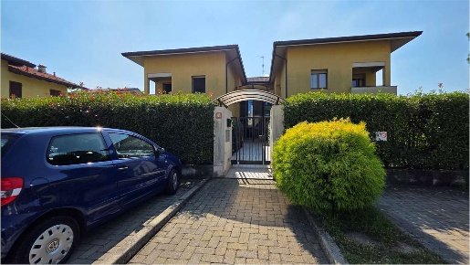 Foto Appartamento in Via Del Seprio  68, Lomazzo Centro di 90 m² in vendita