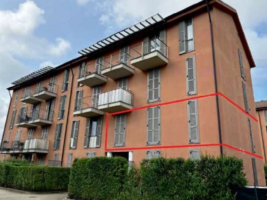 Foto Appartamento in Viale Pertini, Chieri Semicentro di 88 m² con 4 locali