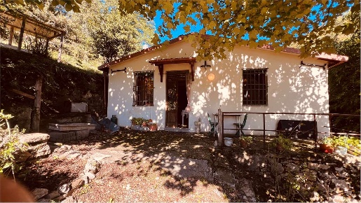 Foto Casa indipendente in Barga, Barga Centro di 80 m² con 5 locali