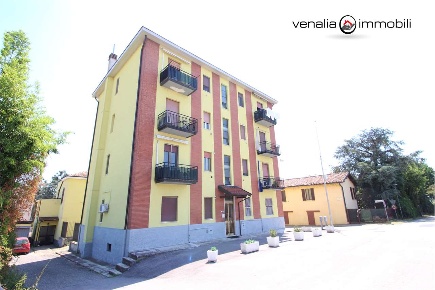 Foto Appartamento in Via Alzaia Pavese 2, Casarile di 74 m² con 3 locali