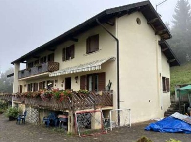 Foto Casa indipendente in Via Laste, Limana di 268 m² con 10 locali