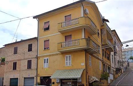 Foto Negozio in Via Ermete di Battista, Montegranaro Centro di 36 m²