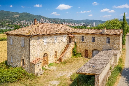 Foto Casa indipendente in Via Quintino Sella, Perugia di 466 m² in vendita