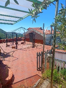 Foto Villa unifamiliare a Cava de' Tirreni di 295 m² con 10 locali