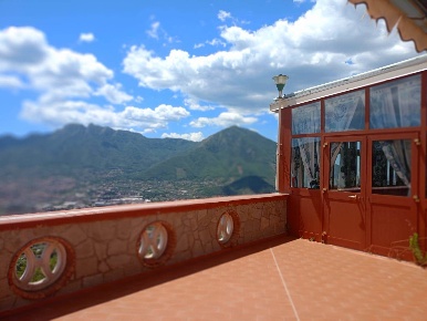 Foto Villa unifamiliare a Cava de' Tirreni di 295 m² con 10 locali