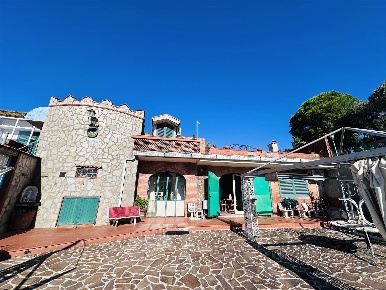 Foto Villa unifamiliare a Cava de' Tirreni di 295 m² con 10 locali