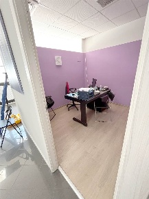 Foto Ufficio a Prato Tavola di 80 m² con 3 locali in affitto