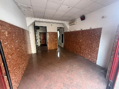 Foto Locale commerciale a Firenze Isolotto Talenti di 40 m² con 2 locali