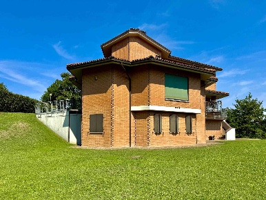Foto Villa unifamiliare a Castel di Casio di 324 m² con 10 locali