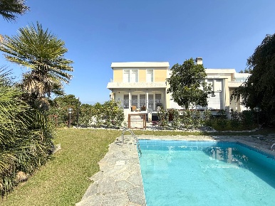 Foto Appartamento in Via Casati, Monticello Brianza Monticello di 228 m²