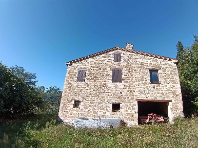 Foto Rustico a San Severino Marche di 115 m² con 6 locali in vendita