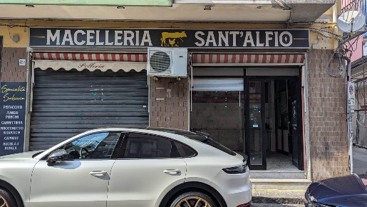 Foto Negozio in VIA DAFNICA, Acireale San Giovanni, Tupparello di 55 m²