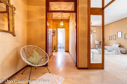 Foto Appartamento a Pont-Saint-Martin Centro di 120 m² con 5 locali