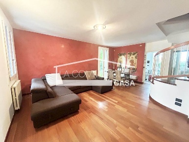 Foto Appartamento a Mogliano Veneto Centro di 218 m² con 10 locali