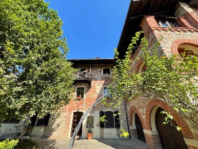 Foto Casa indipendente a Cereseto di 334 m² con 10 locali in vendita