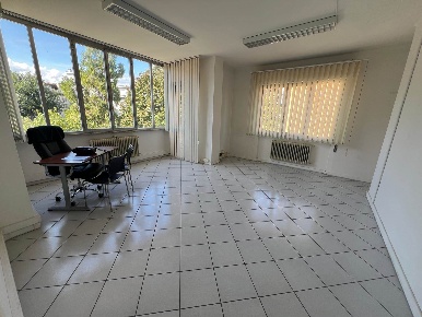 Foto Ufficio in viale castracani 414, Lucca Arancio di 200 m² con 8 locali