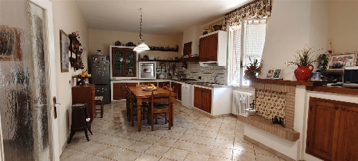 Foto Appartamento a Cecina Cecina Centro di 160 m² con 6 locali in vendita