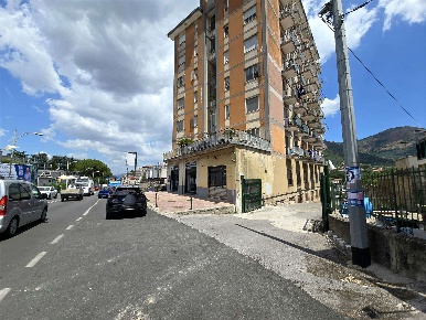 Foto Negozio in Via Nazionale  36, Nocera Superiore Centro di 160 m²