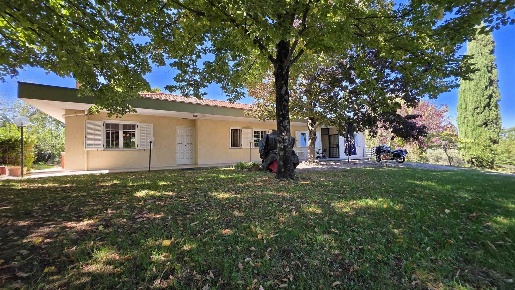 Foto Appartamento a Viterbo Bagnaia - La Quercia di 200 m² con 9 locali