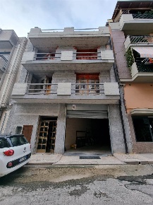 Foto Casa indipendente a Altamura di 270 m² con 10 locali in vendita