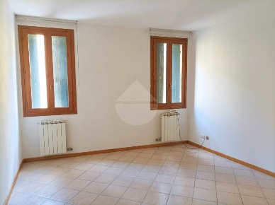 Foto Ufficio in Via Badaloni, Rovigo di 44 m² con 2 locali in vendita