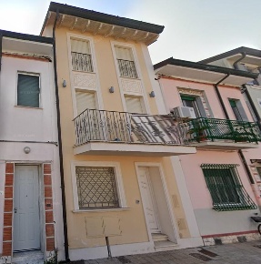 Foto Appartamento a Viareggio Marco Polo - Don Bosco di 191 m² con 6 locali