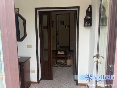 Foto Case semi ndipendenti a Massa Zona Industriale di 140 m² con 9 locali