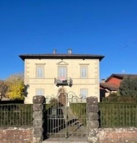 Foto Villa unifamiliare a Coreglia Antelminelli di 280 m² con 12 locali
