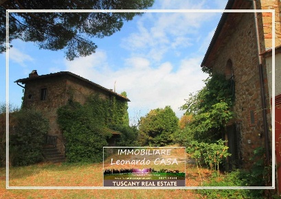 Foto Casale a Vinci Fornello di 330 m² con 15 locali in vendita