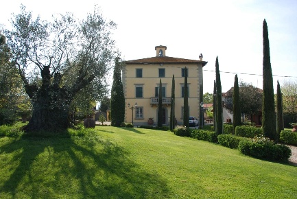 Foto Villa unifamiliare a Castelfranco di Sotto Galleno di 600 m²