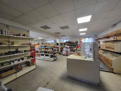 Foto Locale commerciale a Vicopisano Centro di 340 m² con 2 locali