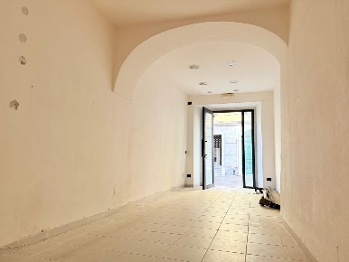 Foto Locale commerciale a Massa Centro di 30 m² con 2 locali in vendita