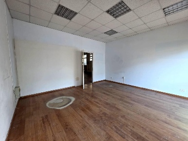 Foto Locale commerciale a Santa Croce sull'Arno Centro di 100 m² in affitto