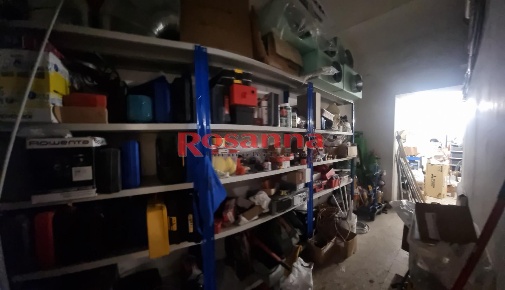 Foto Capannone industriale a Livorno Salviano di 60 m² con 2 locali