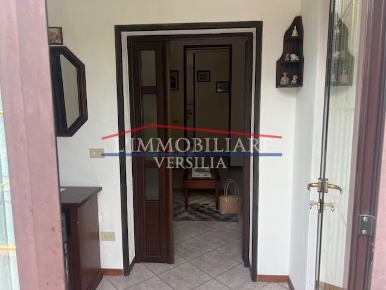 Foto Case semi ndipendenti a Massa Zona Industriale di 140 m² con 9 locali