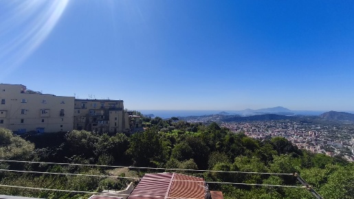 Foto Appartamento a Napoli Camaldoli di 100 m² con 4 locali in vendita