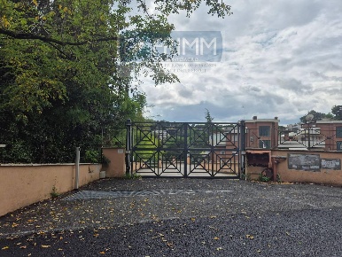 Foto Box in VIA DELLA MENDOLA, Roma Cortina d'Ampezzo di 17 m² con 1 locali