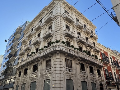 Foto Appartamento in Via Roberto da Bari 120 bis, Bari Murat di 110 m²