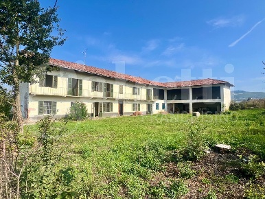Foto Rustico in Frazione Vergne, Barolo Vergne di 205 m² con 10 locali