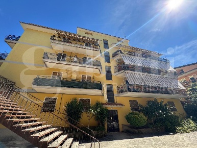 Foto Appartamento in Via MARTIRI DI BELFIORE 104, Marino Frattocchie