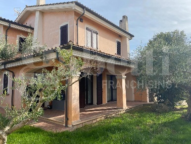 Foto Villa singola in Via ALFIERI 3, Santa Giusta Centro di 413 m²
