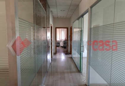 Foto Ufficio in Piazza Paleario 6, Frosinone Centro di 415 m² in vendita