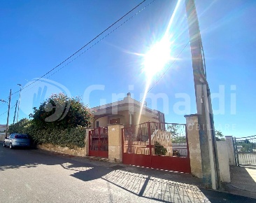 Foto Casa indipendente in Via BELLINI 3, Tuglie di 264 m² con 5 locali