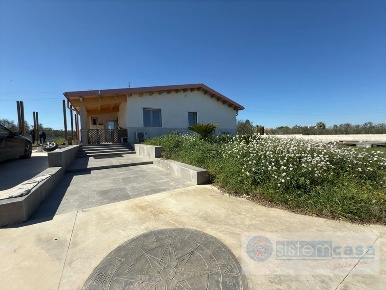 Foto Villa unifamiliare a Corato di 200 m² con 4 locali in vendita