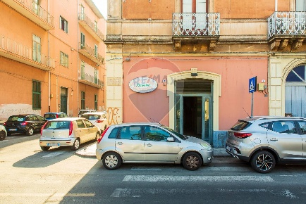 Foto Locale commerciale in Piazza Lanza, Catania Cibali di 104 m²