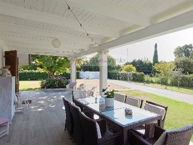 Foto Villa singola a Pietrasanta di 207 m² con 7 locali in vendita