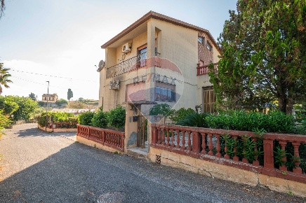 Foto Villa singola in Via Epicarmo, Caltagirone Centro di 650 m² in vendita