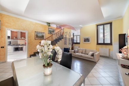 Foto Casa indipendente in Via Trento, Sulbiate Centro di 170 m² in vendita